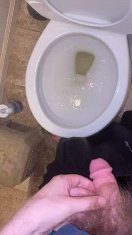 Adding to my mother’s leftover urine (i need a piss slut or pal) dm me