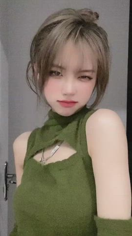 Asian Cute Dancing Model clip