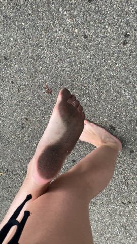 my dirty soles 👉🏼 your face