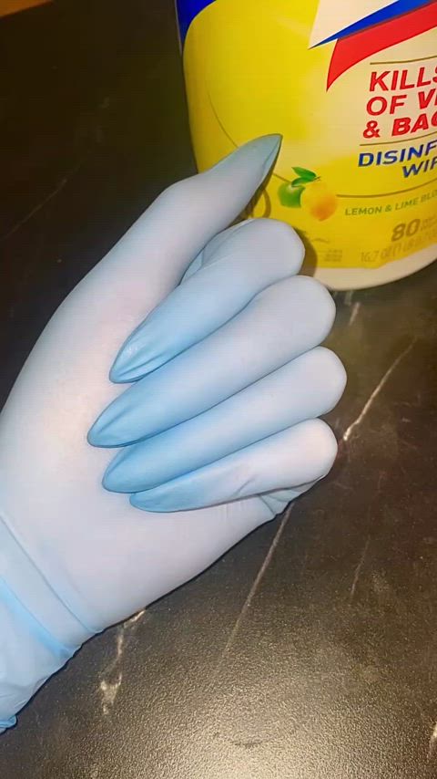 Do you like long or short nails under gloves? 🧤