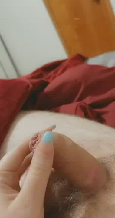 U/Hotwife_rae25 bored with stroking my pathetic clit with 2 fingers. She's making
