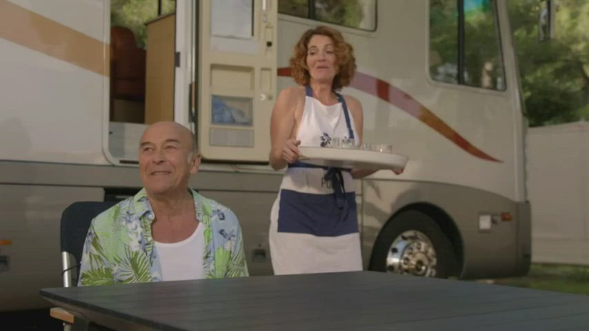 Parizot se fait de nouveaux amis (Camping Paradis S11E06: Telle mère telle fille