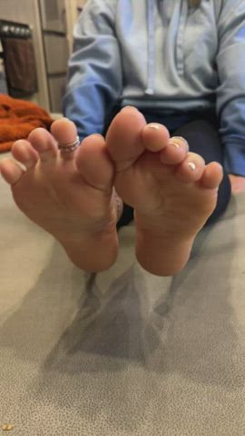 Can’t I tempt you with my soft soles?