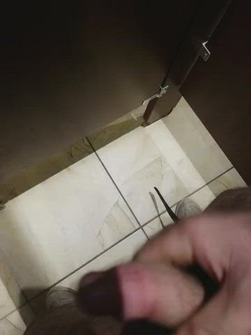 Another fun public bathroom stroke. This time at the ca[m]bridge side galleria.