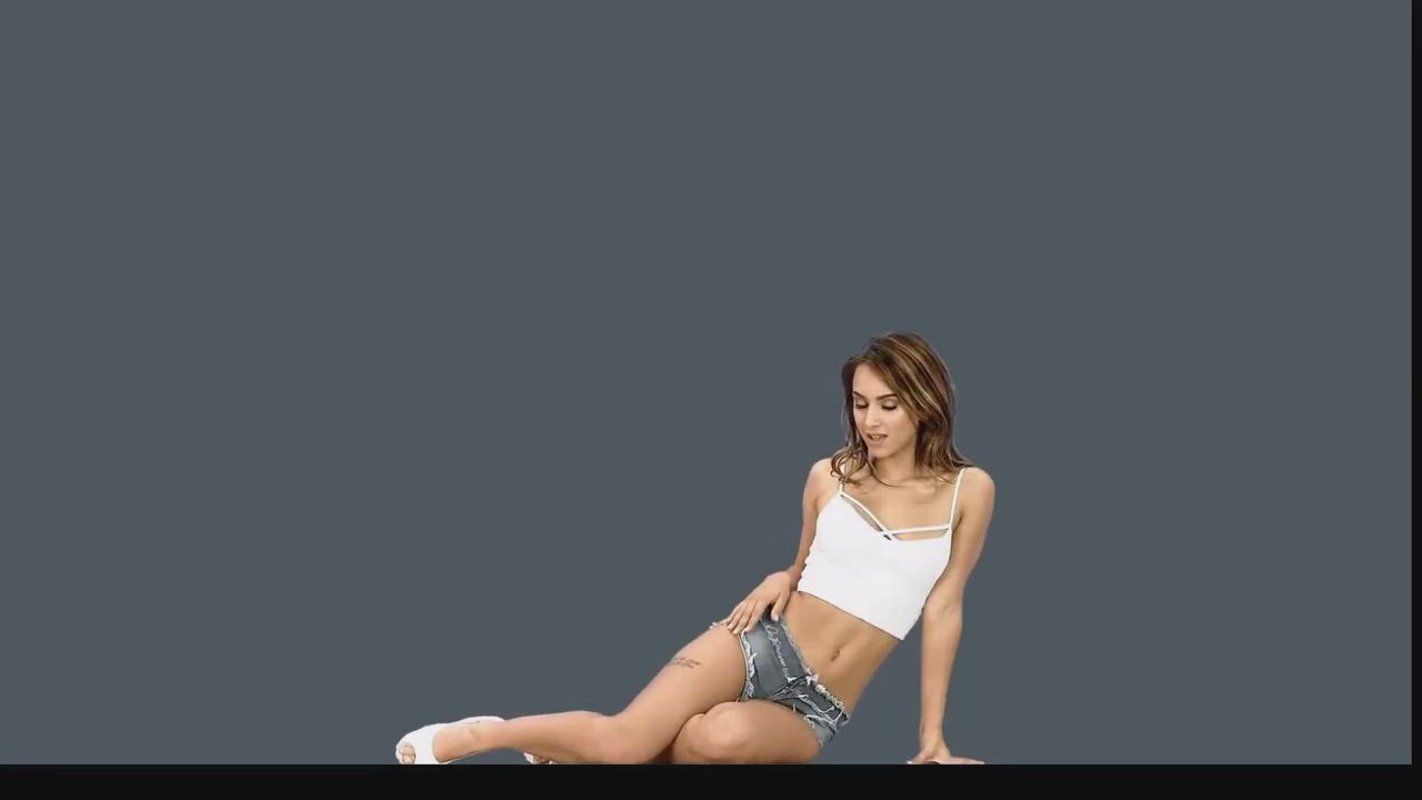 Shorts Striptease Uma Jolie clip