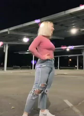 Blonde Dancing Teen TikTok clip