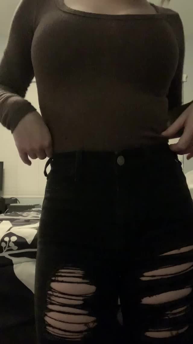 4'9" and somehow these pants are still too tight [f]