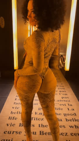 ass babe big ass booty ebony public clip