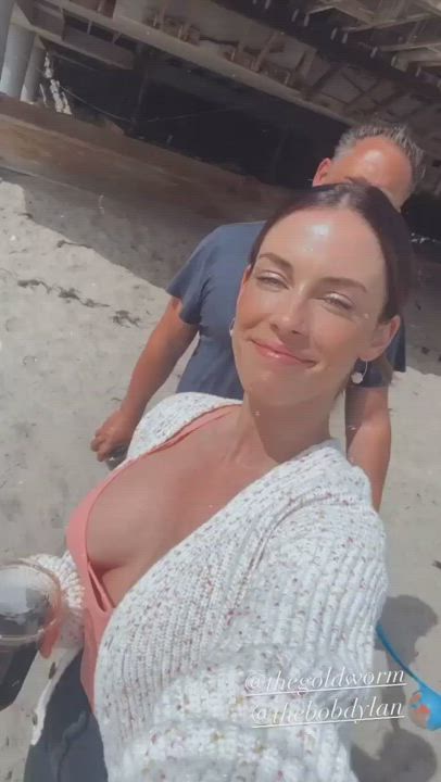 Big Tits Celebrity Cleavage clip