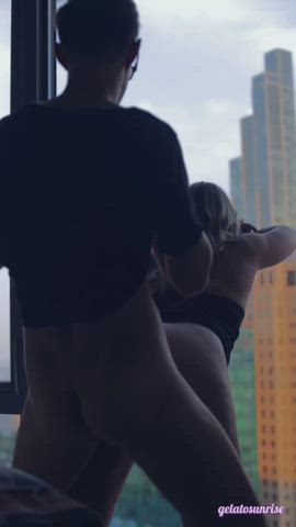 A gentleman gives her a view 🌆 [mf]