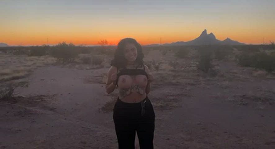 What’s better than a sunset? A sunset with titties😜
