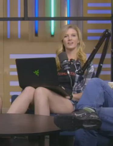 babe celebrity cute gamer girl legs clip