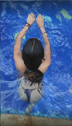 Pool Thong Wet clip