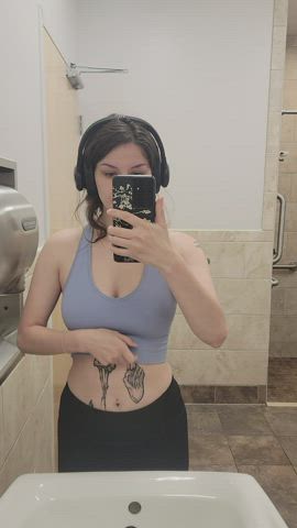 cute gym selfie fit-girls clip