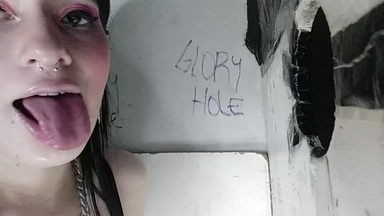 Amateur Blowjob Deepthroat Glory Hole clip