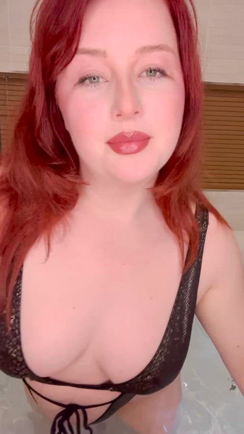 bath bathtub curvy cute milf pale redhead swimsuit thick tits clip