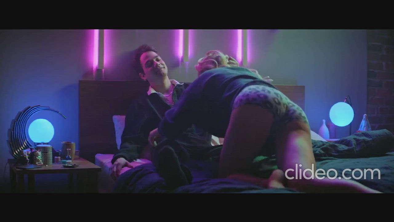 Bed Sex Groping Sophie Turner clip