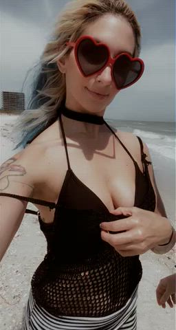 Beach boobs 😉