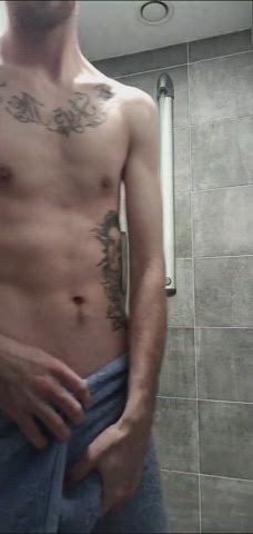 Tattooed irish guy reveals in shower :P