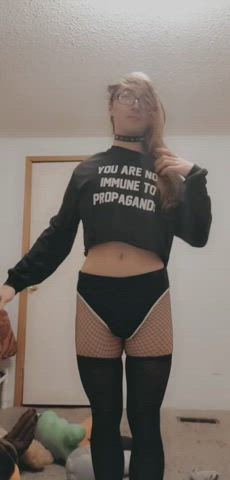 At it again with the propaganda shorts but with fishnets and a teasing short video~
