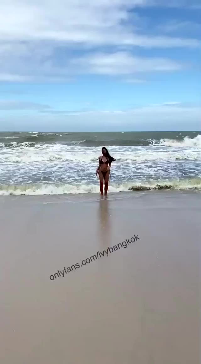 ivy Bangkokts - Love to wear sexy bikini on the beach to make the guy around get