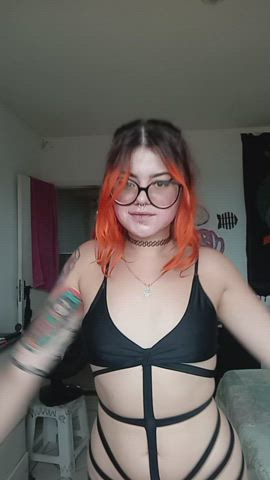 Im Elvira, a 22yo girl, very sassy, ready to satisfy you your desires. Sub for my