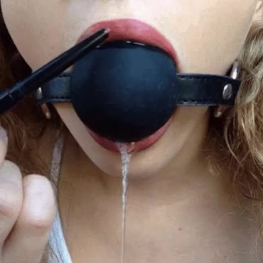 (76855) Basic slavegirl skill: applying makeup while drooling