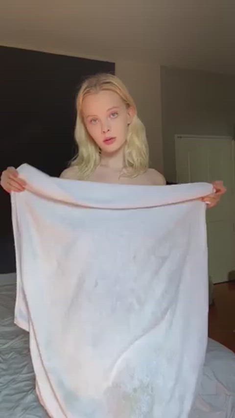 blonde naked surprise towel clip