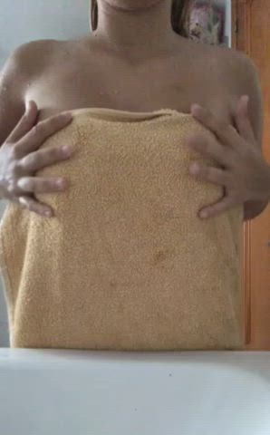 Big Tits Bouncing Tits Natural Tits Shower Spanish clip