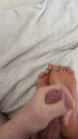 Cumshot on my soles