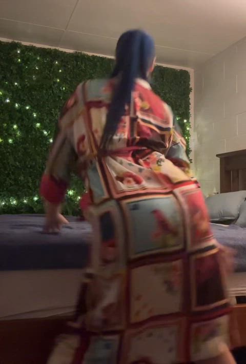 Was in a good mood and felt like shaking some ass ๐