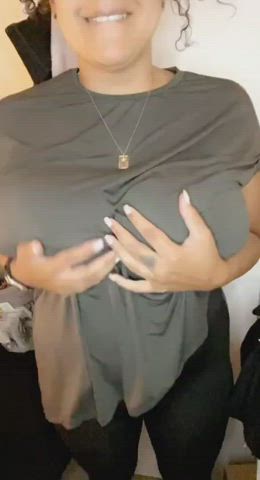 Huge Tits Jiggling Titty Drop clip