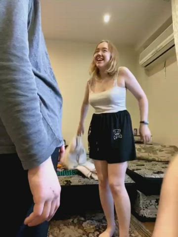 showing boobs to random guy for the first time 😹🙈