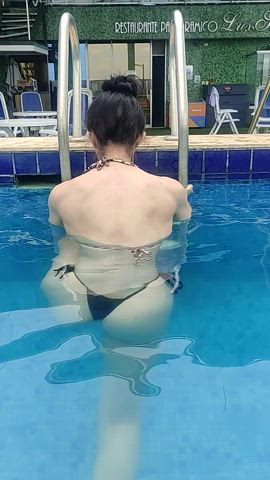 sexy Brunete in the swimming pool 😉