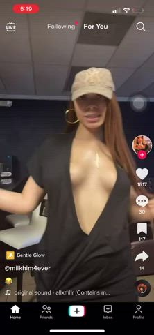 Cleavage Dancing Ebony Natural Tits Nipslip TikTok clip