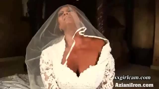 Xxgirlcam.com-Aziani Iron FFB in Wedding dress riding sybian sex machine