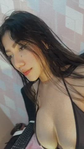 18 years old big tits boobs camgirl latina natural tits nipples teen tits clip