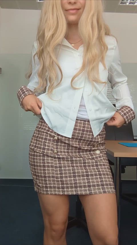 You walk into the meeting room and see me flashing, wyd?