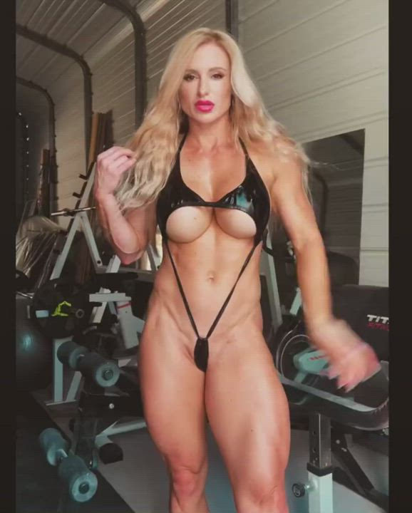 Babe Fitness Muscular Milf clip