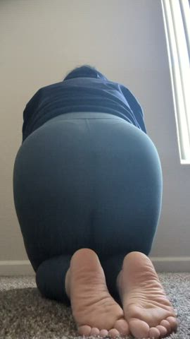 Ass and leggings 😈