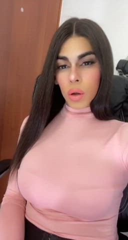 Is it wrong if a secretary strokes her cock at work? Elizabigdick from Chaturbate