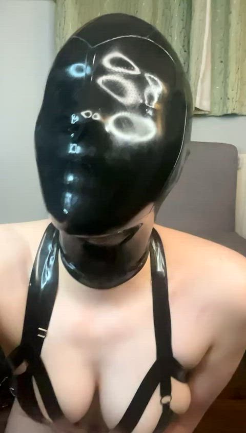 First time having a latex hood like this 😳 what latex outfits should I match it