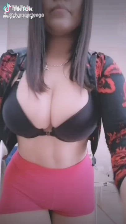 Big Ass Big Tits Bra Latina Shorts TikTok clip