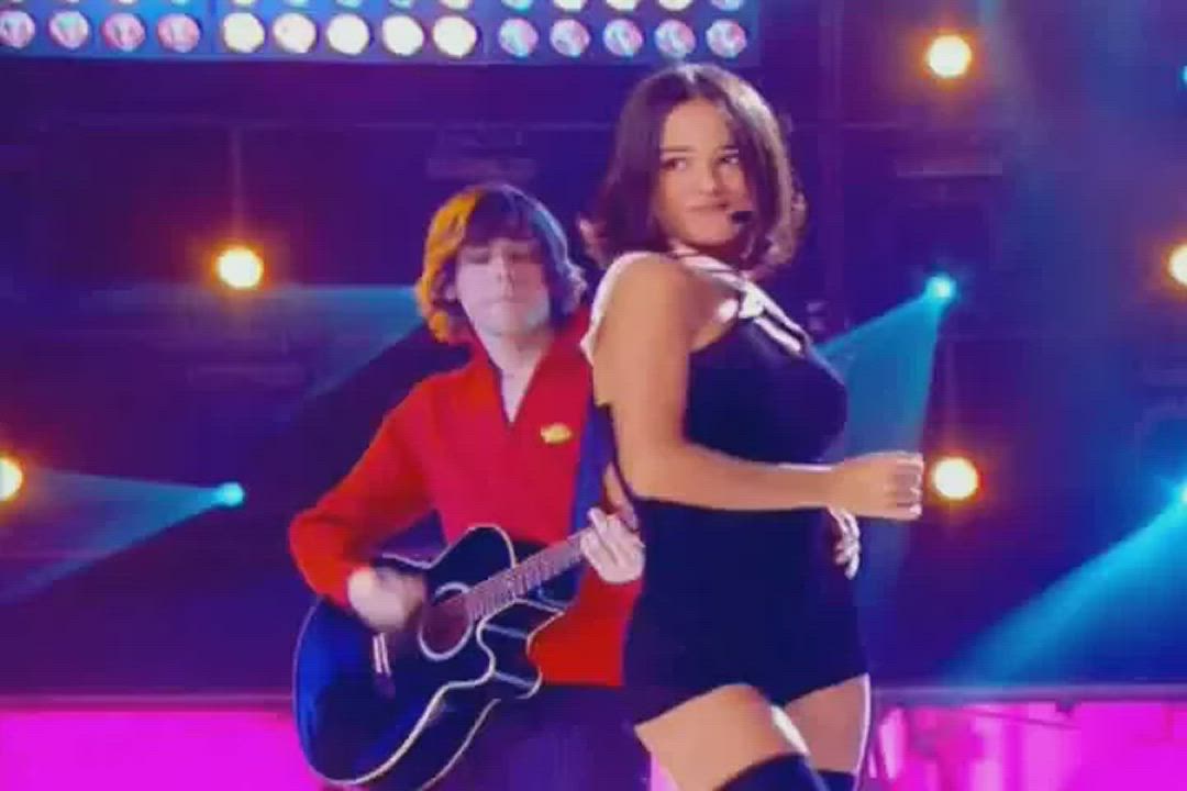 Alizée and the fish dance (2003)