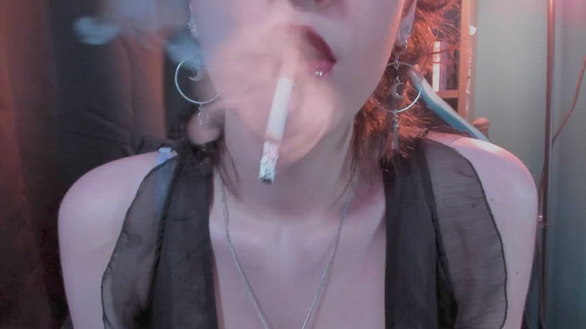 close up lipstick smoking smoking-fetish clip