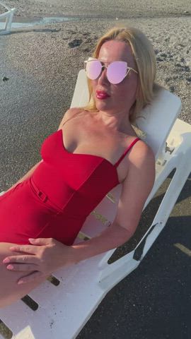 beach bikini milf clip