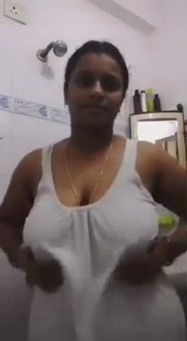 EXTREMELY HORNY BHABHI SHOWING HER TITS AND FINGERING PUSSY[LINK IN COMMENT] ??