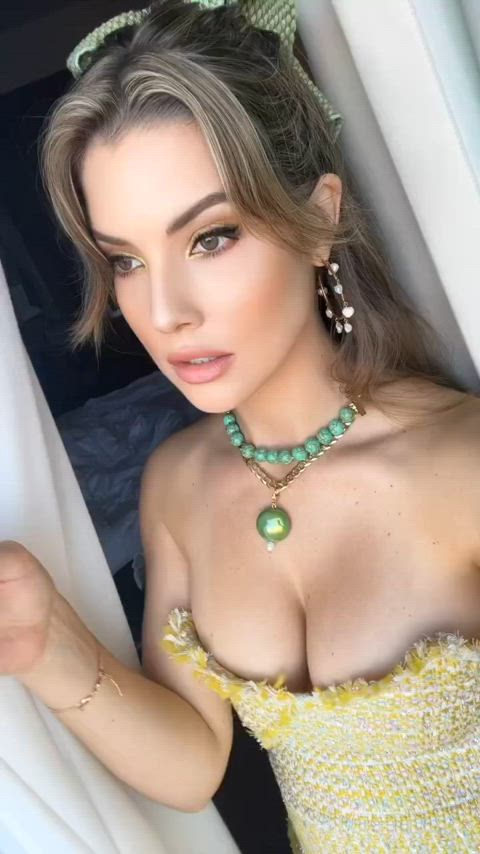 amanda cerny celebrity cleavage clip