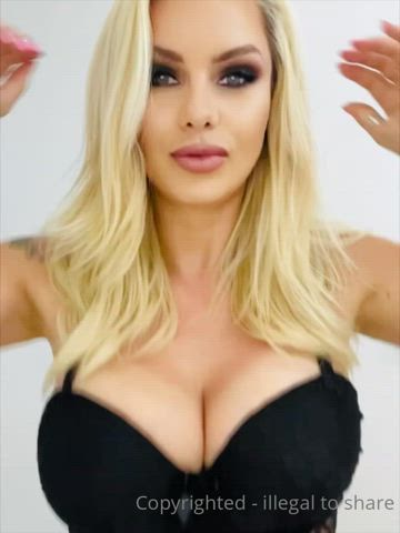 Blonde Bouncing Tits Tits clip