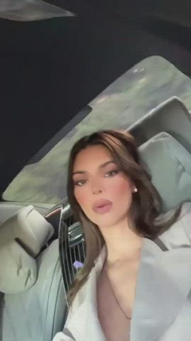 cleavage kendall jenner natural tits clip